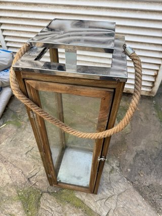 Farol de madera y cristal