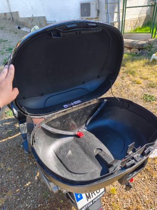 Moto kymco Negra y Marrón