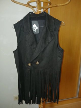 Chaleco negro con flecos nuevo sin usar