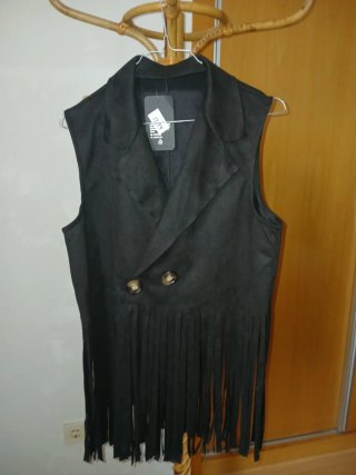 Chaleco negro con flecos nuevo sin usar