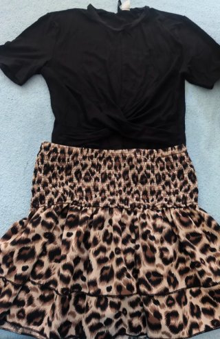 Conjunto Falda Leopardo y Camiseta Negra