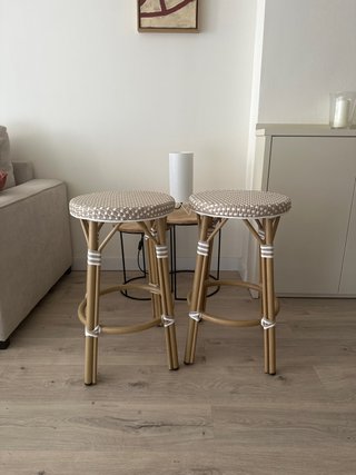 2 Taburetes Rattan Beige y Blanco