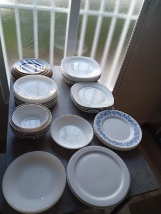 Vajilla y menaje de cocina variado