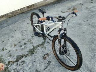 Bicicleta Scott plateada