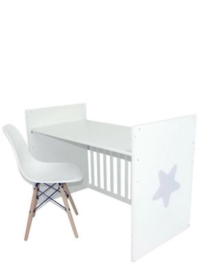 Cuna de bebé de madera blanca