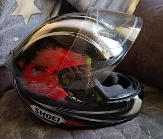 Casco Moto Shoei Negro y Rojo
