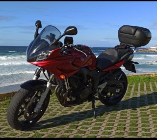 Yamaha FZ6 Roja y Negra, impecable.