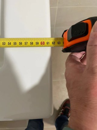 Mueble de baño con lavabo y grifo