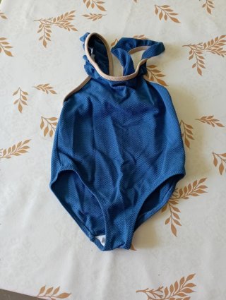 Bañador azul con volantes