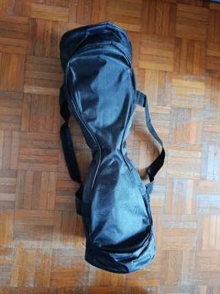 Hoverboard nero e rosso. Con caricatore e borsone