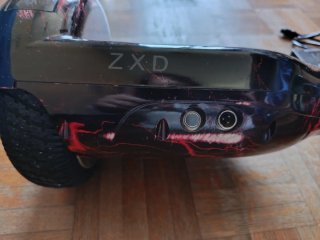 Hoverboard nero e rosso. Con caricatore e borsone