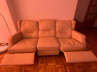 Sofá Natuzzi 3 plazas piel beige.