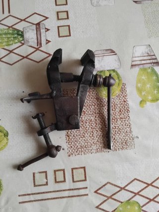 Tornillo de banco antiguo