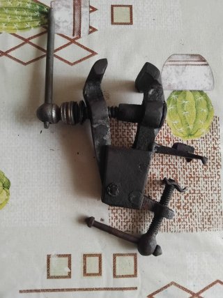 Tornillo de banco antiguo