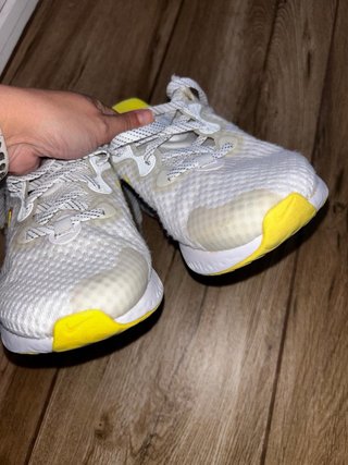 Nike Renew Mujer Blanco y Amarillo