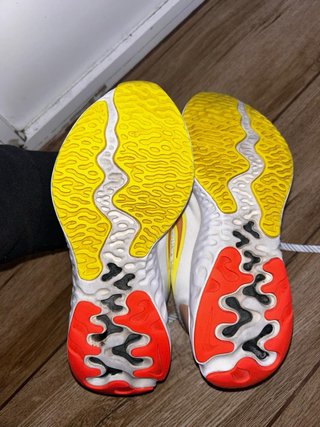 Nike Renew Mujer Blanco y Amarillo