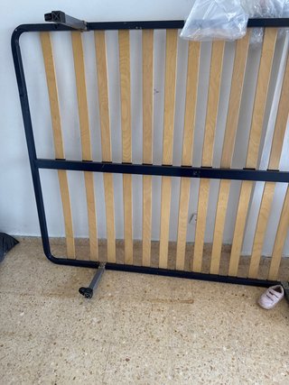 Base de cama metálica con somier de madera