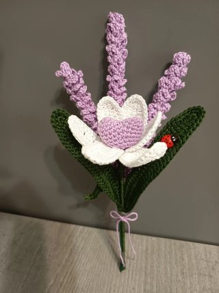 Fiore uncinetto tulipano e lavanda