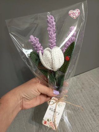 Fiore uncinetto tulipano e lavanda