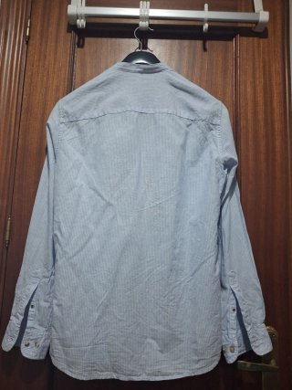 Camisa azul de rayas