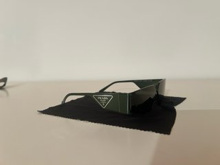 Occhiali da sole Prada neri/verdi