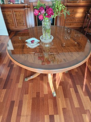 Mueble Bar Salón con Globo y Sillas