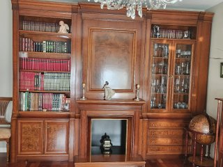 Mueble Bar Salón con Globo y Sillas