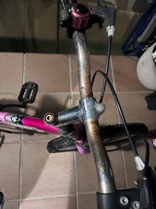 Bicicleta infantil rosa.