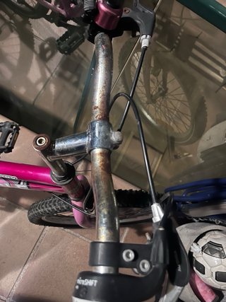 Bicicleta infantil rosa.