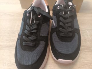 Zapatillas Gioseppo negras y rosas