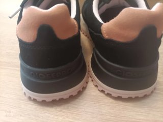 Zapatillas Gioseppo negras y rosas