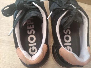 Zapatillas Gioseppo negras y rosas