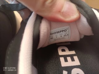Zapatillas Gioseppo negras y rosas