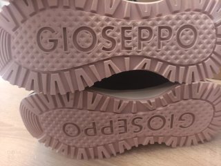 Zapatillas Gioseppo negras y rosas