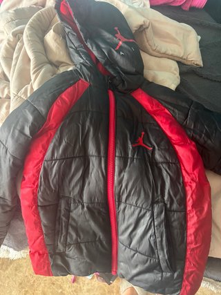 Chaqueta Jordan Negra y Roja 5-6 años