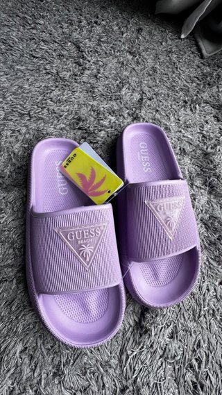 Chanclas Guess