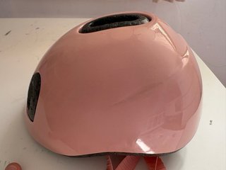 Bicicleta Rosa Chicco sin ruedas + casco