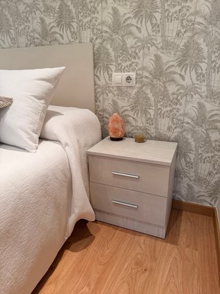 Dormitorio completo: mesitas, cabecero, sinfonier