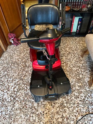 Scooter movilidad reducida azul y roja