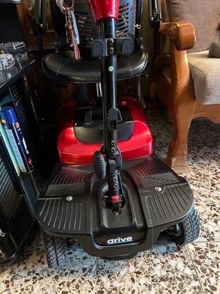 Scooter movilidad reducida azul y roja