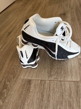 Zapatillas Nike Shox Blancas y Negras
