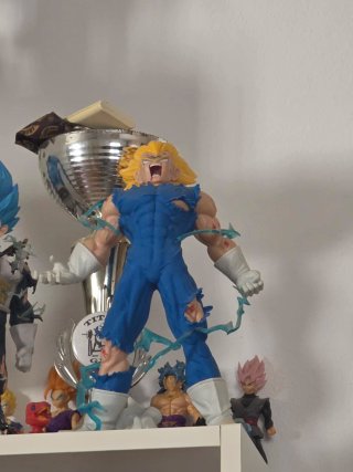 Figura Vegeta Super Saiyan 3