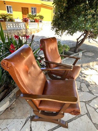 Sillones de cuero sintético marrón