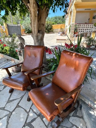 Sillones de cuero sintético marrón
