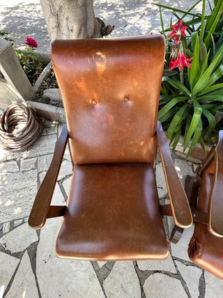 Sillones de cuero sintético marrón