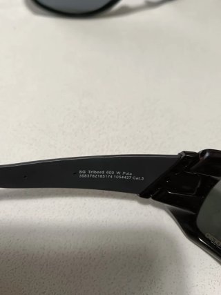 Gafas de sol negras y azules