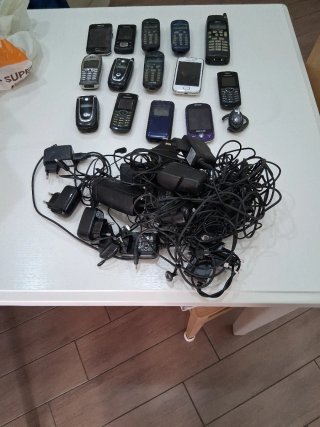 Cellulari in blocco storici e vintage..