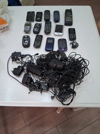 Cellulari in blocco storici e vintage..