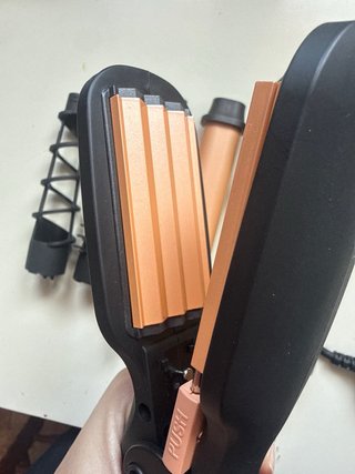 Plancha de pelo y accesorios