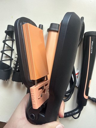 Plancha de pelo y accesorios